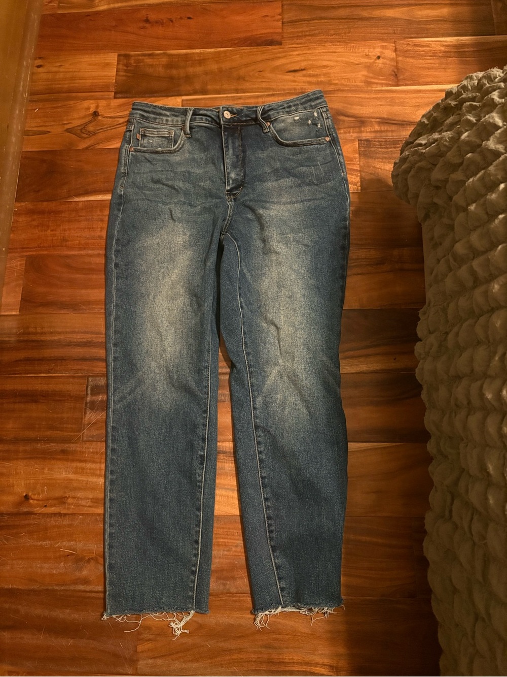 Judy Blue Slim Fit Jeans 15/32 Distressed Raw Hem Medium Wash (1151)